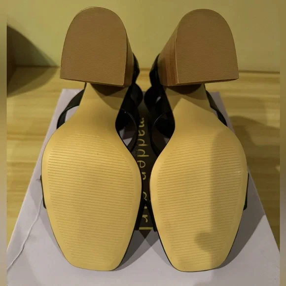 MADDEN GIRL Clyde City Sandals - Picture 13 of 13